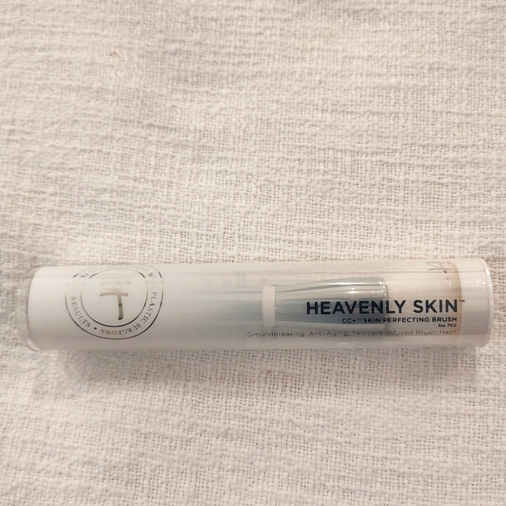 IT Cosmetics CC+ Skin Perfecting Brush 702 NEW